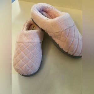Dearfoams Pink Quilted Slippers